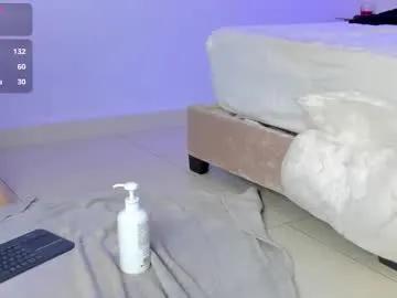 mari_sweeet — WELCOME((((  ride  )))) #skinny #bigclit #latina #18 #ebony #young [1000 tokens remaining]