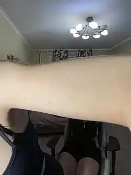 girls_n_roses — Kiss her juicy lips