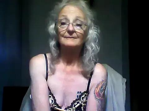 JoleneDelacroix — Oil on my titties