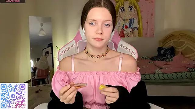 VibeQueenLucy — take off my top in a sexy striptease